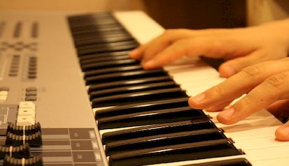 learn to play piano